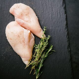 Who doesn’t love a good 2 kg SALE! 

Chicken breast fillets 2 kg for $22.

Better be quick, stock available at all our stores until stocks last*

#chickenbreastfillets #sale #aussiebutcher #chicken #summersale #illawarra #winstonhills #gladesville #stockup #butcherblock